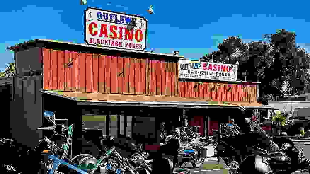 Outlaws Bar, Grill & Casino Festival